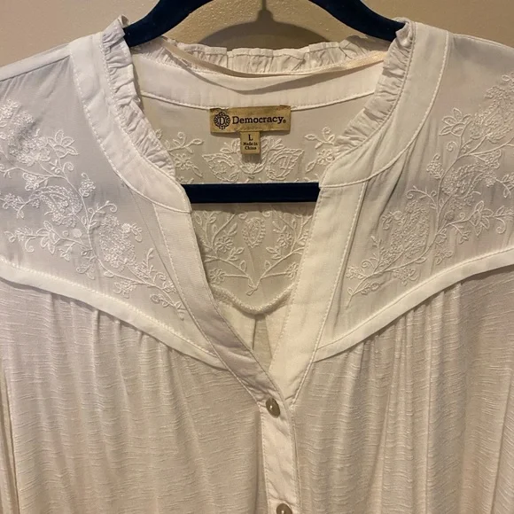 Democracy white buttoned down top - Picture 2 of 5